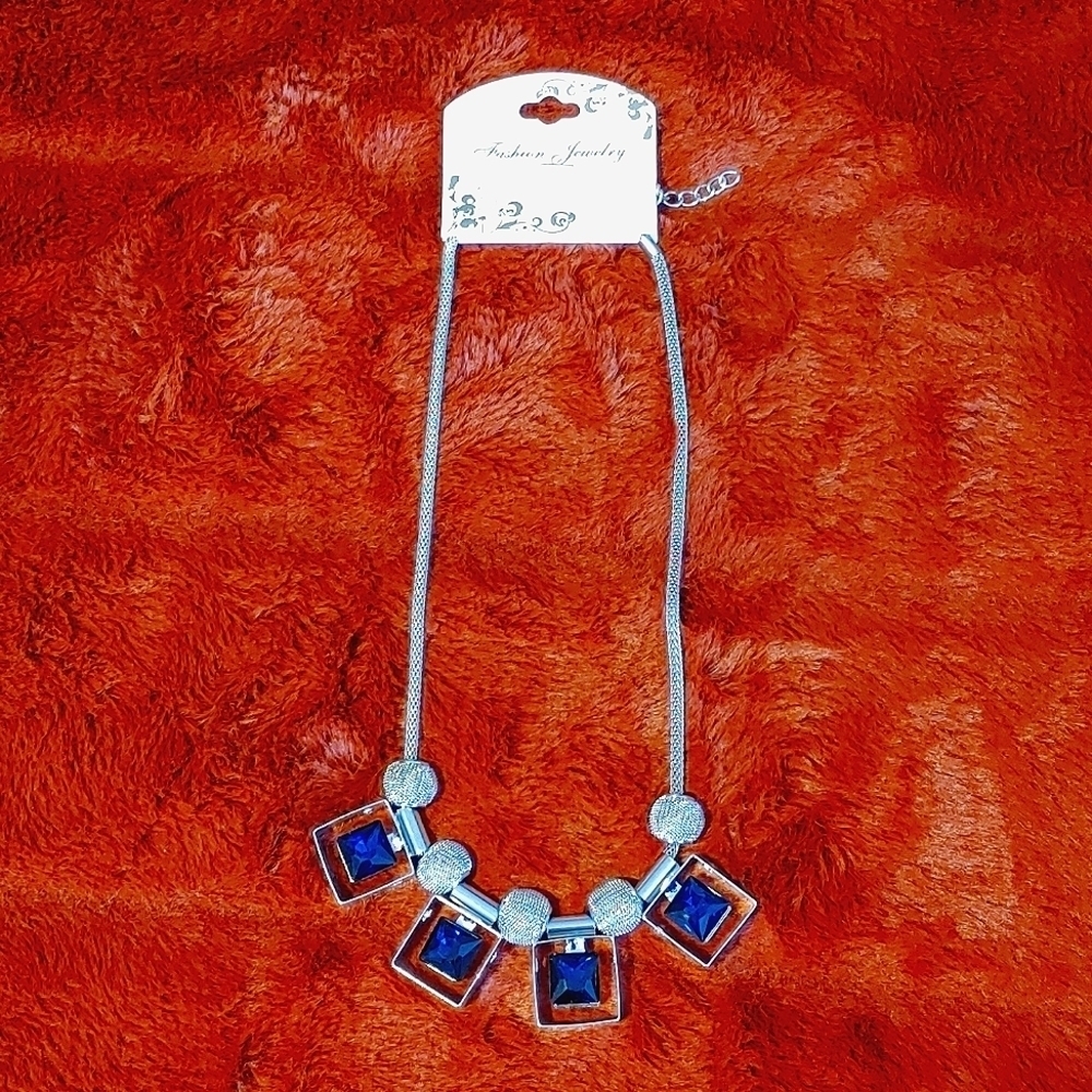 💚Nwt Silver & Blue Fashion Necklace